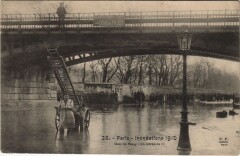 Carte postale ancienne Inondations 1910 - Quai de Passy - Un Intrépide
                                                                     à Paris 16e
                                