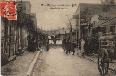 Carte postale ancienne Inondations 1910 - Auteuil - Rue Van Loo
                                                                     à Paris 16e
                                