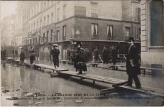 Inondations 1910 Paris Rue du Bac Passerelle