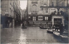 Inondations 1910 Paris Quai des Grands-Augustins Sauvetage