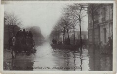 Carte postale ancienne Inondation 1910 - Avenue Felix Faure
                                                                     à Paris 15e
                                