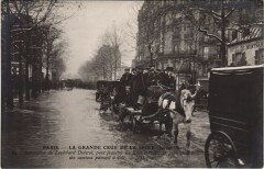 Carte postale ancienne La grande crue de la Seine (Janvier 1910) - Inondation du Boulevard Diderot
                                                                     à Paris 12e
                                