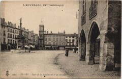 Issoire-Place de la Republique et les Arcades à Issoire