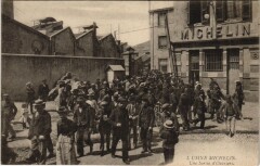 Usine Michelin - Une Sortie d'Ouvriers -
													63 Puy de Dôme
												