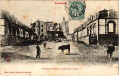 Chateau de Chazeron - Interieur de la Cour
