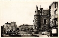 L'Adres-sur-Couze - L'Entrée du Chateau
