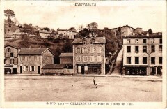 Olliergues - Place de l'Hotel de Ville à Olliergues