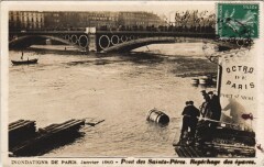 Inondations 1910 Paris Pont des Saints-Peres Repechage des epaves
