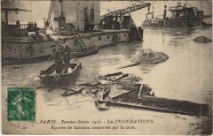 Inondations 1910 Paris epaves de bateaux