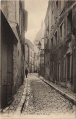 Rue Saint-Rustique à Paris 18e