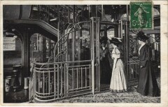 Paris Galeries Lafayettes Un Ascenseur