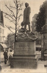 Paris Statue de Baudin
