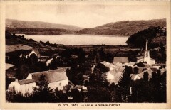 Le Lac et le Village d'Aydat à Aydat