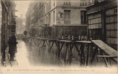 Inondations 1910 Paris rue de Beaune Passerelle
