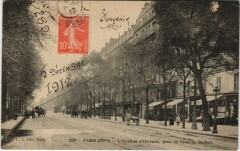 Carte postale ancienne L'avenue d'Orléans près du Lion de Belfort
                                                                     à Paris 14e
                                