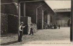 Carte postale ancienne Société des Charbonniers - Chantier - Quai de Grenelle (côté est)
                                                                     à Paris 15e
                                