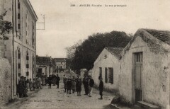 La rue principale à Angles