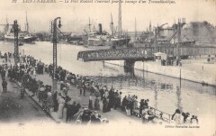 Saint Nazaire - Le Pont Roulant S'Ouvrant Pour Le Passage D'Un Transatlan à Saint-Nazaire