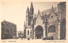 Guerande - Place Et Eglise Saint Aubin à Guérande