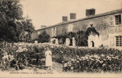 L'Abbaye des fleurs -
																					85750 Angles
																			
