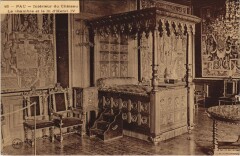 Pau - Interieur du Chateau La chambre et le lit d'Henri Iv à Pau