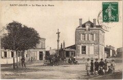 Saint-Julien-La Place de la Mairie
