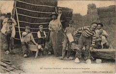Carrieres d'Ardoises - Atelier de fendeurs et bouqueurs