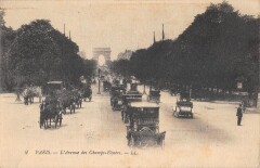 Paris - Avenue Des Champs Elysees à Paris