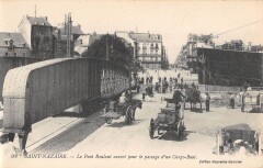 Saint Nazaire - Le Pont Roulant Ouvert Pour Le Passage D'Un Cargot Boat à Saint-Nazaire
