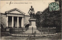 Lille La Statue du Général Négrier à Lille