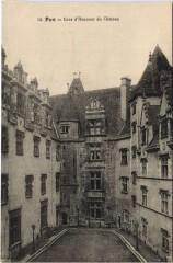 Pau - Cour d'Honneur du Chateau à Pau