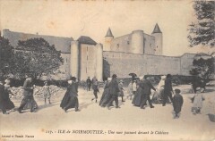 Ile De Noirmoutier - Une Noce Passant Devant Le Chateau -
													85 Vendée
												