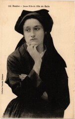 Folklore - Pensive - Jeune Fille de l'Ile de Sein