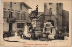 Charmes - Le monument aux morts à Charmes