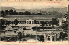 Pau La Gare du Midi et le Pic du Midi d'Ossau