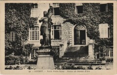 Gueret Ecole Notre-Dame - Statue de Jeanne D'Arc