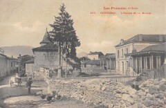 Barbazan - L'Eglise Et La Mairie à Barbazan