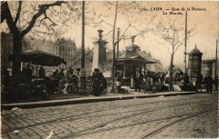 Lyon - Quai de la Pecherie - Le Marché à Lyon
