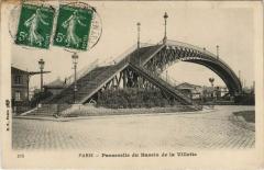 Carte postale ancienne Passerelle du Bassin de la Villette
                                                                     à Paris 19e
                                