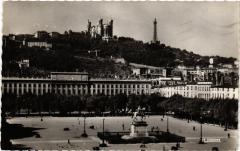 Lyon - Place Bellecour et Colline de Fourviere à Lyon