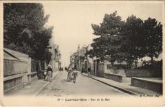 Carte postale ancienne Rue de la Mer
                                                                     à Luc-sur-Mer
                                