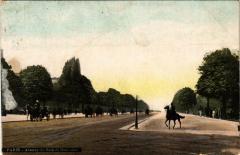 Avenue du Bois de Boulogne à Paris 16e