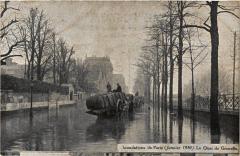 Carte postale ancienne Inondations de Paris (Janvier 1910) - Le Quai de Grenelle
                                                                     à Paris 15e
                                
