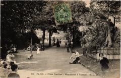 Carte postale ancienne Place Denfert - Monument à Charlet
                                                                     à Paris 14e
                                