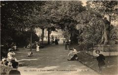 Carte postale ancienne Place Denfert - Monument à Charlet
                                                                     à Paris 14e
                                