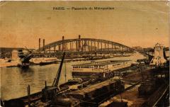Carte postale ancienne Passerelle du Métropolitain (Austerlitz)
                                                                     à Paris 12e
                                