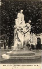 Statue d'Alexandre Dumas fils à Paris 17e