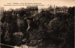 Parc des Buttes Chaumont - Panorama vers le Pont de Briques et le Sacré-Coeur à Paris 19e