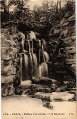 Buttes Chaumont - Une Cascade à Paris 19e