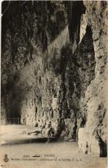 Buttes Chaumont - Intérieur de la Grotte à Paris 19e